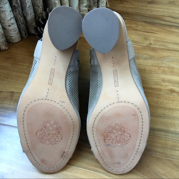 Vince Camuto Perforated Leather Ankle Booties Sz 9.5 - Picture 4 of 7